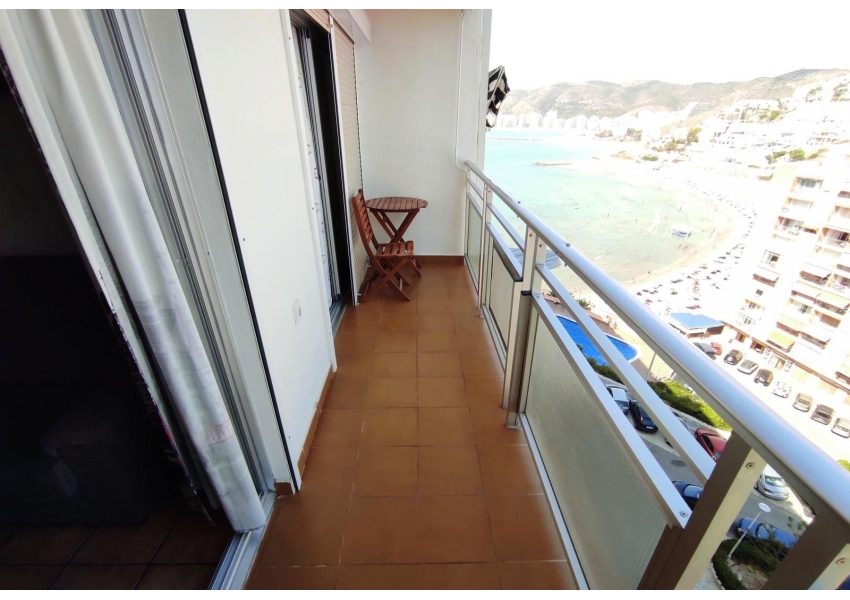 I linia morza- Apartament ze wspaniałymi widokami  z basenem Faro de Cullera